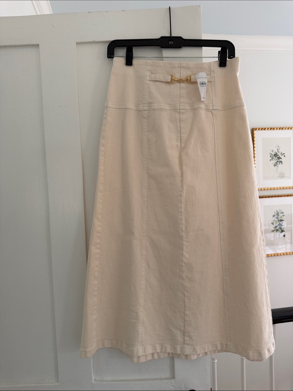 Ann Taylor white Classic Cream A-Line Skirt with Horsebit Gold Accent 0